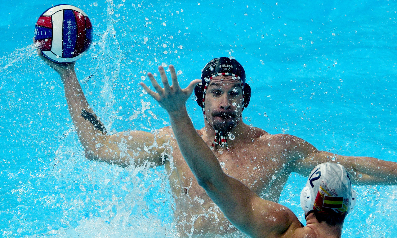VATERPOLISTI MAĐARSKE U POLUFINALU EP, SRBIJA PRVA U GRUPI Neverovatna drama Mađara protiv Španije