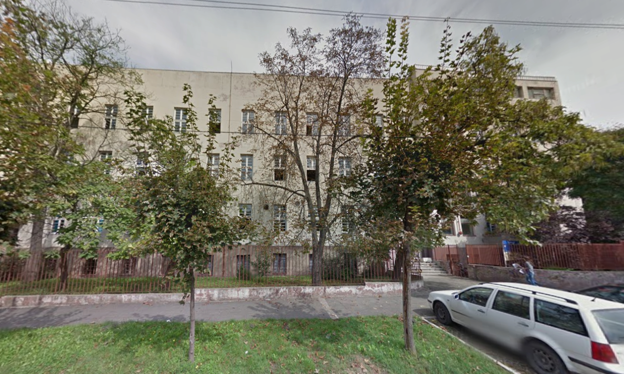 URUŠIO SE PLAFON U SREDNJOJ ŠKOLI "UROŠ PREDIĆ" U ZRENJANINU! Hitno se oglasio gra­do­na­čel­nik Si­mo Sa­la­pu­ra