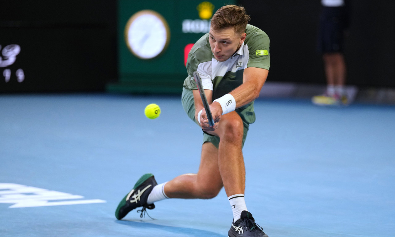 POSLE TRI SATA IGRE: Hamad Međedović plasirao se u drugo kolo Rolan Garosa!