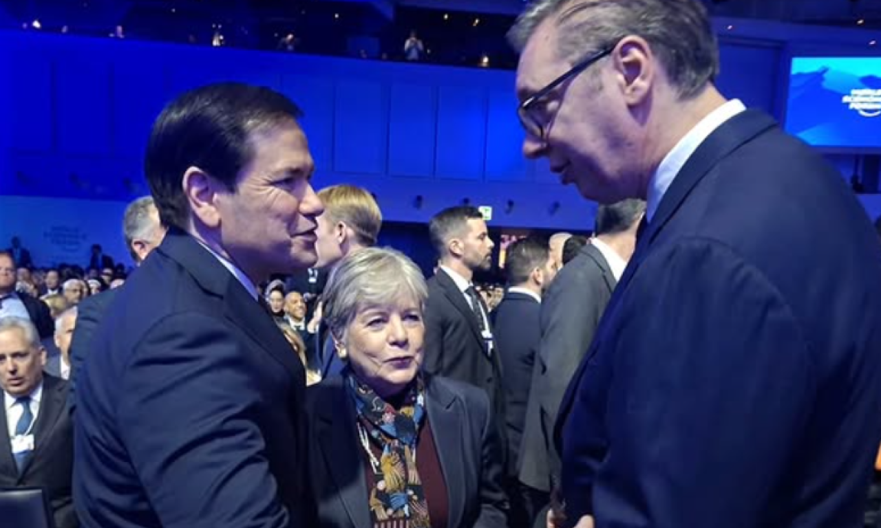 SRDAČAN SUSRET U DAVOSU Vučić sa američkim sekretarom: "Ukazao sam na poziciju Srbije u glavnim pitanjima" (FOTO)