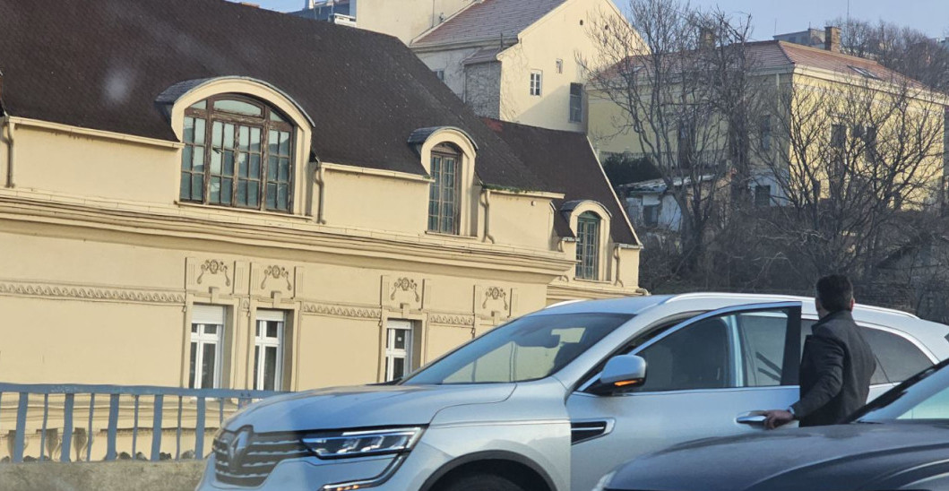 KARAMBOL NA BRANKOVOM MOSTU! Sudar 4 vozila, stvaraju se nesnosne gužve (FOTO)