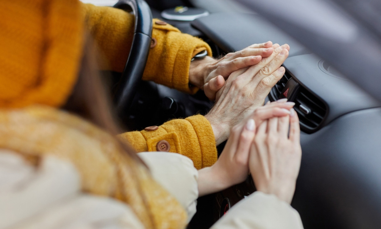 RUSI IMAJU GENIJALAN TRIK Kako sami da popravite grejanje u kolima za 10 minuta (bez majstora)