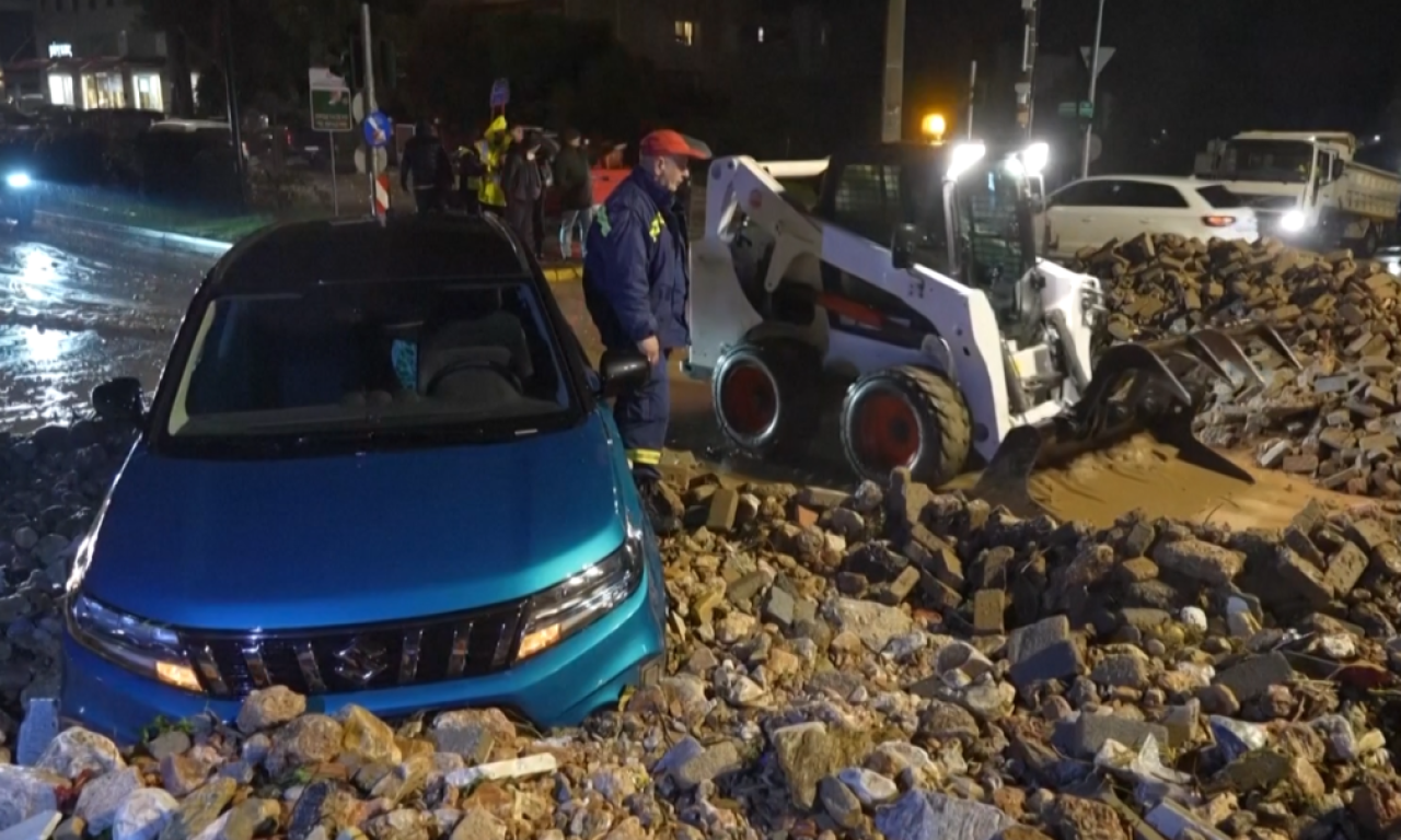 GRČKU POGODILA RAZORNA OLUJA Ima mrtvih u Atini, bujica nosi ljude i automobile (VIDEO/FOTO)