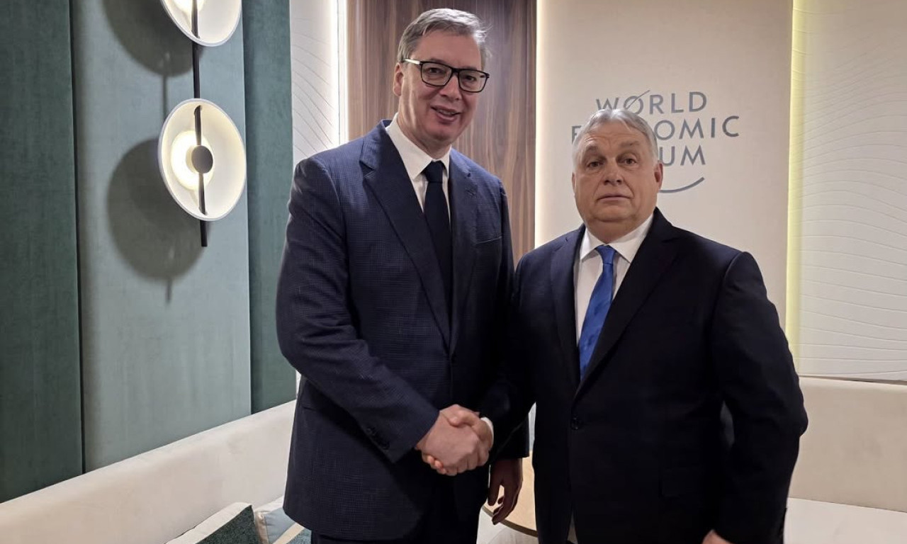 "SA PRIJATELJIMA JE SVE LAKŠE" Srdačan susret predsednika Srbije s mađarskim premijerom Orbanom u Davosu (FOTO)
