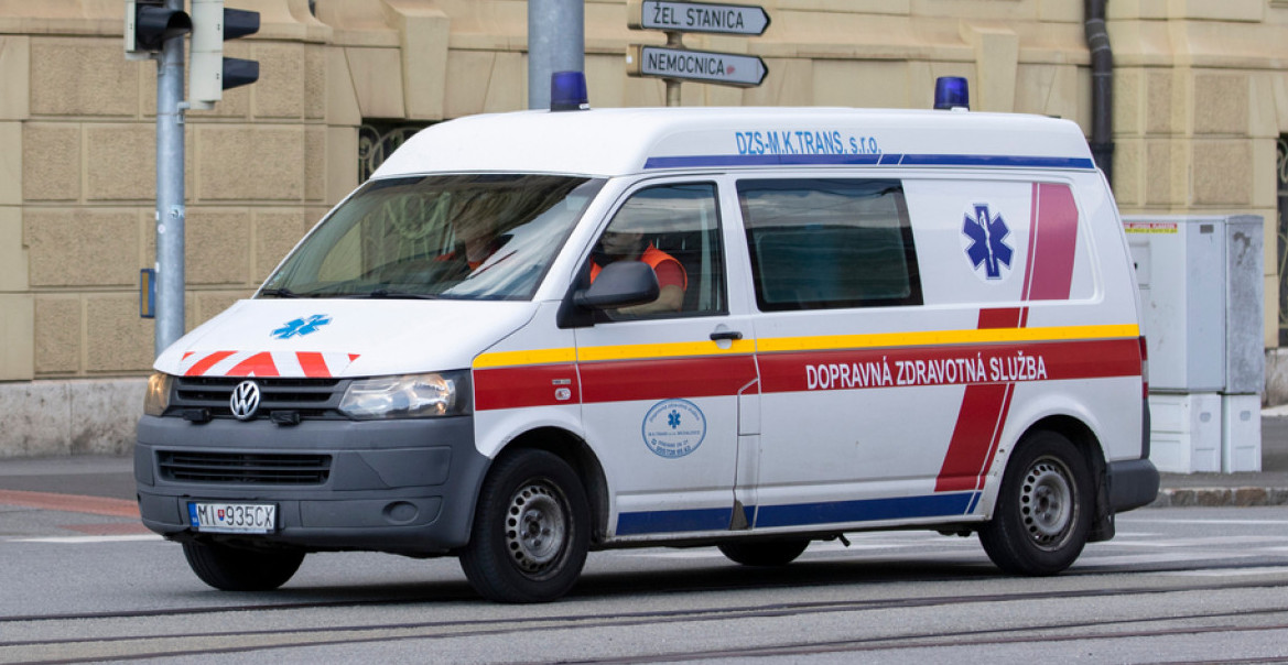POPULARNA INFLUENSERKA POGINULA U STRAVIČNOM SUDARU Automobil udario u drvo, uništen do neprepoznatljivosti (FOTO)