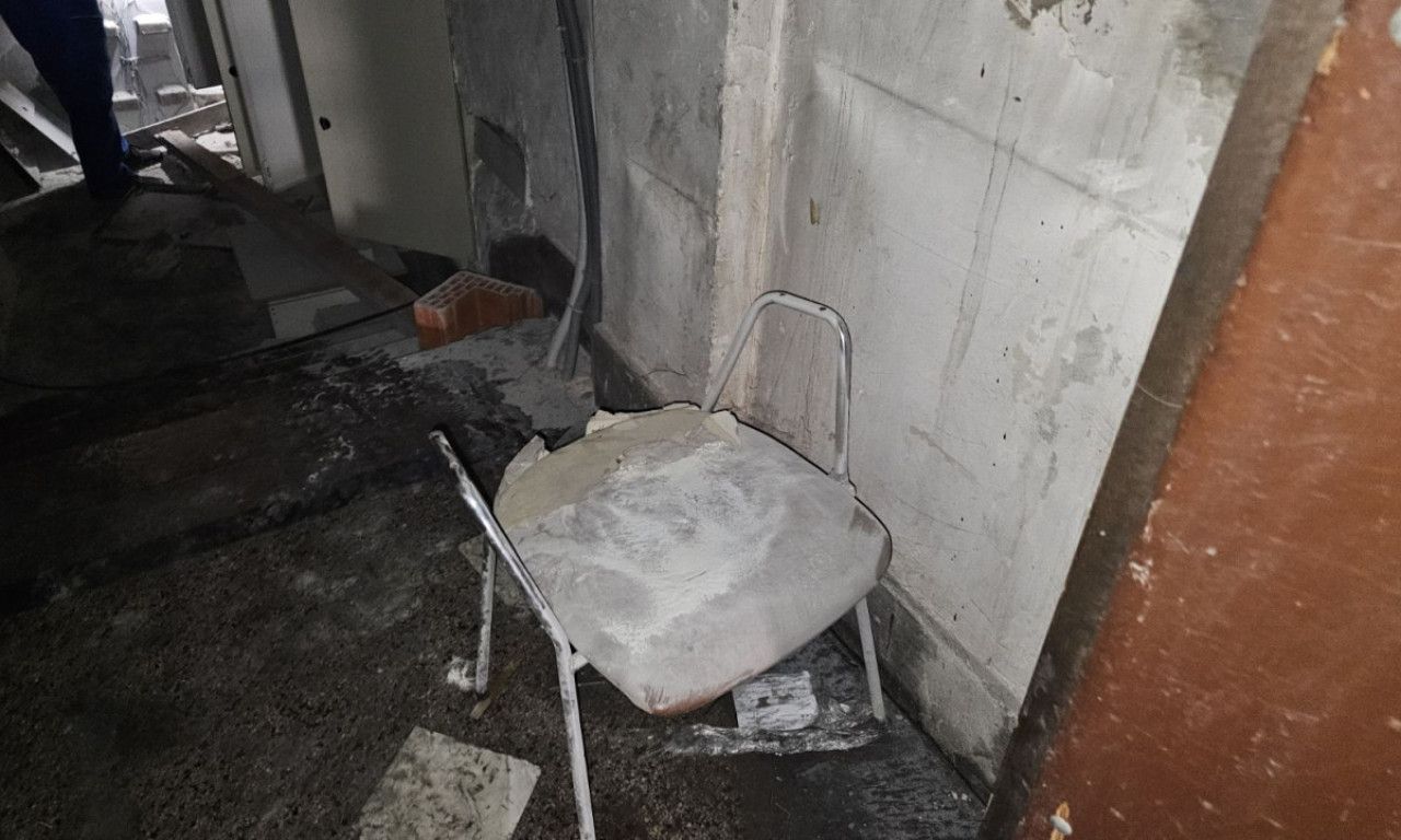 CELA ZGRADA U MRAKU POSLE POŽARA NA TERAZIJAMA! Policija još na terenu, stanari u šoku (FOTO)