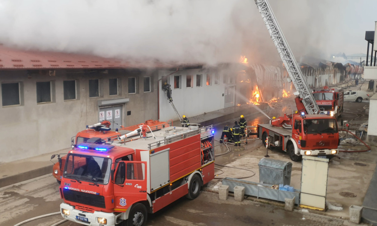 POZNAT MOGUĆ UZROK POŽARA U NOVOM PAZARU! Vatrena stihija stavljena pod kontrolu, ovo su najnoviji detalji