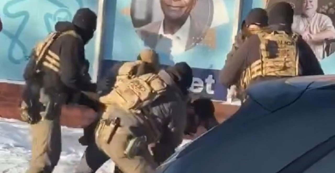 FEDERALNI AGENTI UPUCALI JOŠ JEDNOG ČOVEKA U MINEAPOLISU! Strava i užas na ulicama Amerike, uznemirujući snimak (VIDEO)