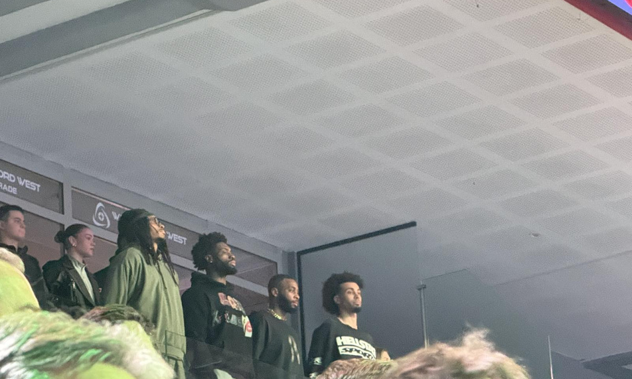 EVO KO JE DOŠAO DA BODRI NAŠE VATERPOLISTE! Poznati košarkaši navijaju za Srbiju - tu su i prvi ljudi kluba (FOTO)