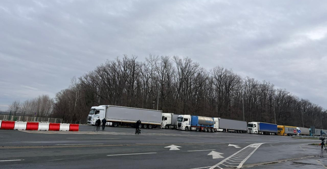 KAKVO JE STANJE NA GRANICAMA NAKON BLOKADE TERETNJAKA Kamere prikazuju identičnu situaciju na svim prelazima (FOTO)