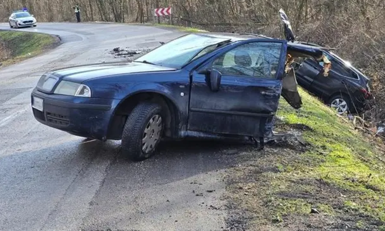 UZNEMIRUJUĆE SLIKE, AUTO SRPSKIH TABLICA PREPOLOVLJEN! Dete teško povređeno (FOTO)