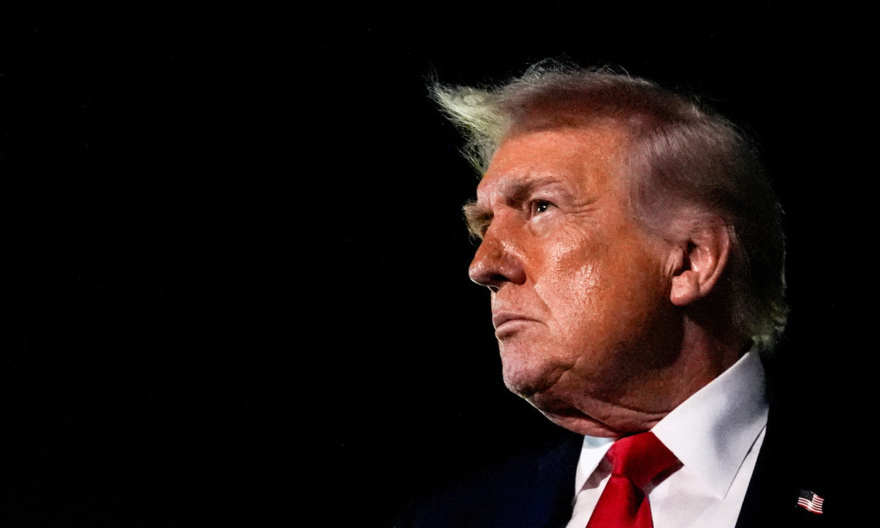 ŠTA JE SA TRAMPOM? Fotografi zabeležili neobične modrice na ruci, svi su zabrinuti za zdravlje predsednika SAD (FOTO)