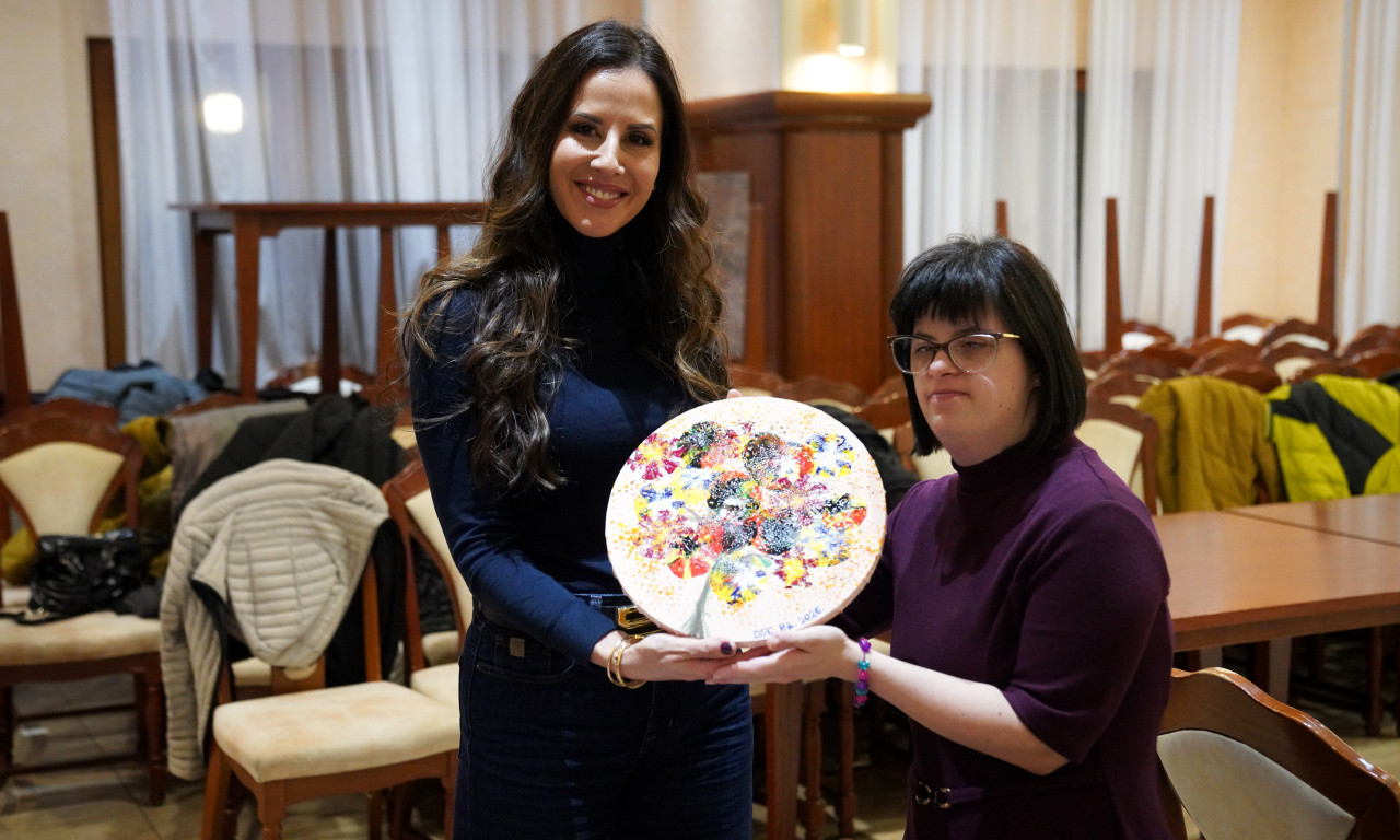 SOCIJALIZACIJA I INKLUZIJA Tamara Vučić obišla osobe sa Daunovim sindromom u okviru Art kampa na Avali (FOTO)