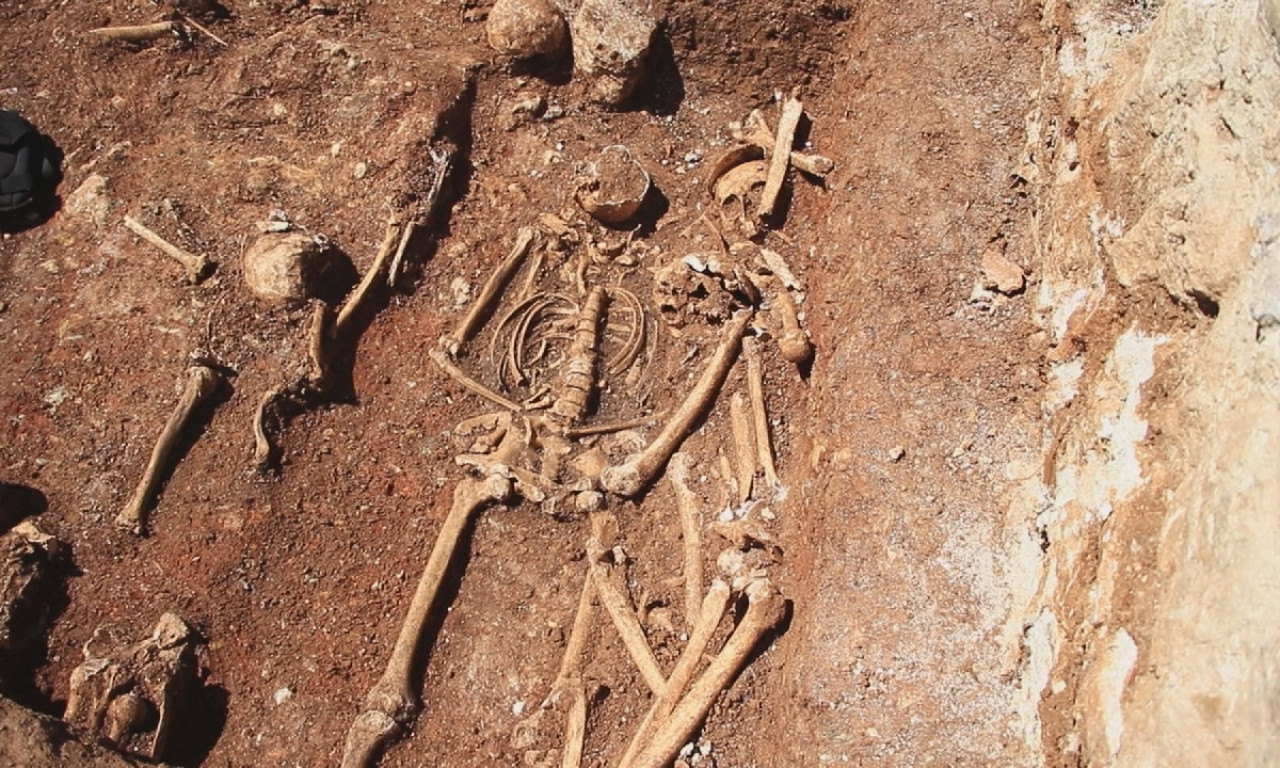 OTKRIVENA MASOVNA GROBNICA NA ZLATIBORU Pod zemljom skeleti srpskih mladića, ruke im bile vezane žicom (FOTO)