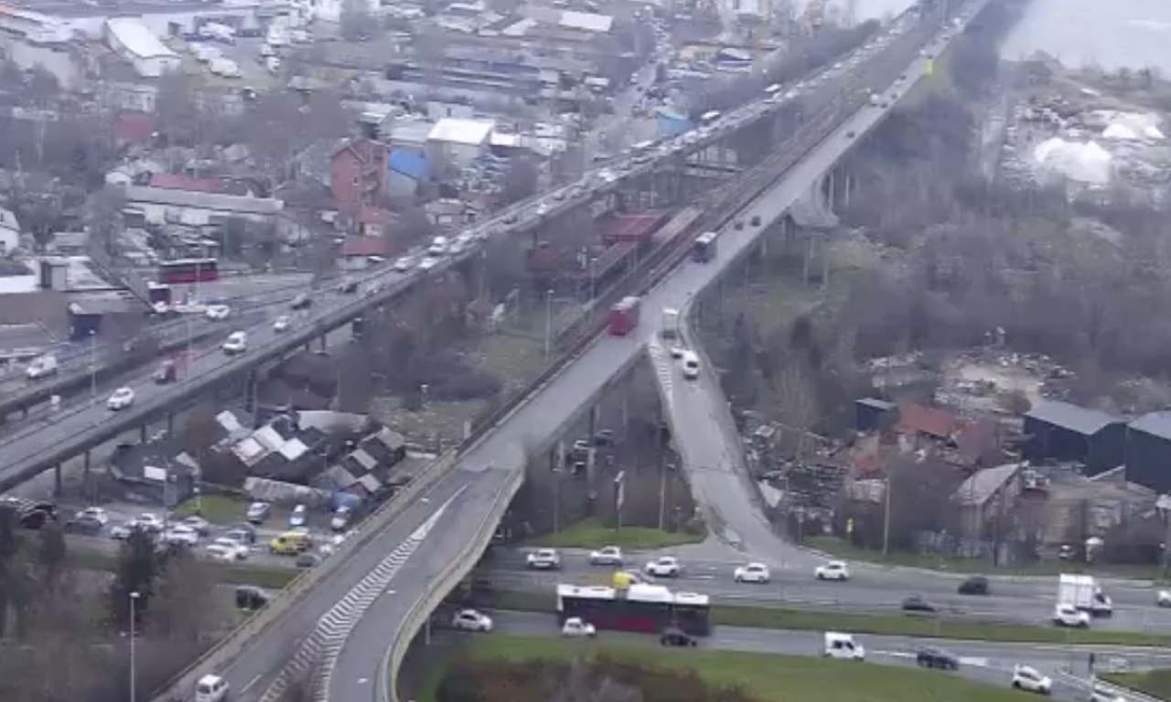 KOLAPS NA PANČEVAČKOM PUTU! BMW pokosio pešaka, dugačke kolone vozila u ovom delu grada