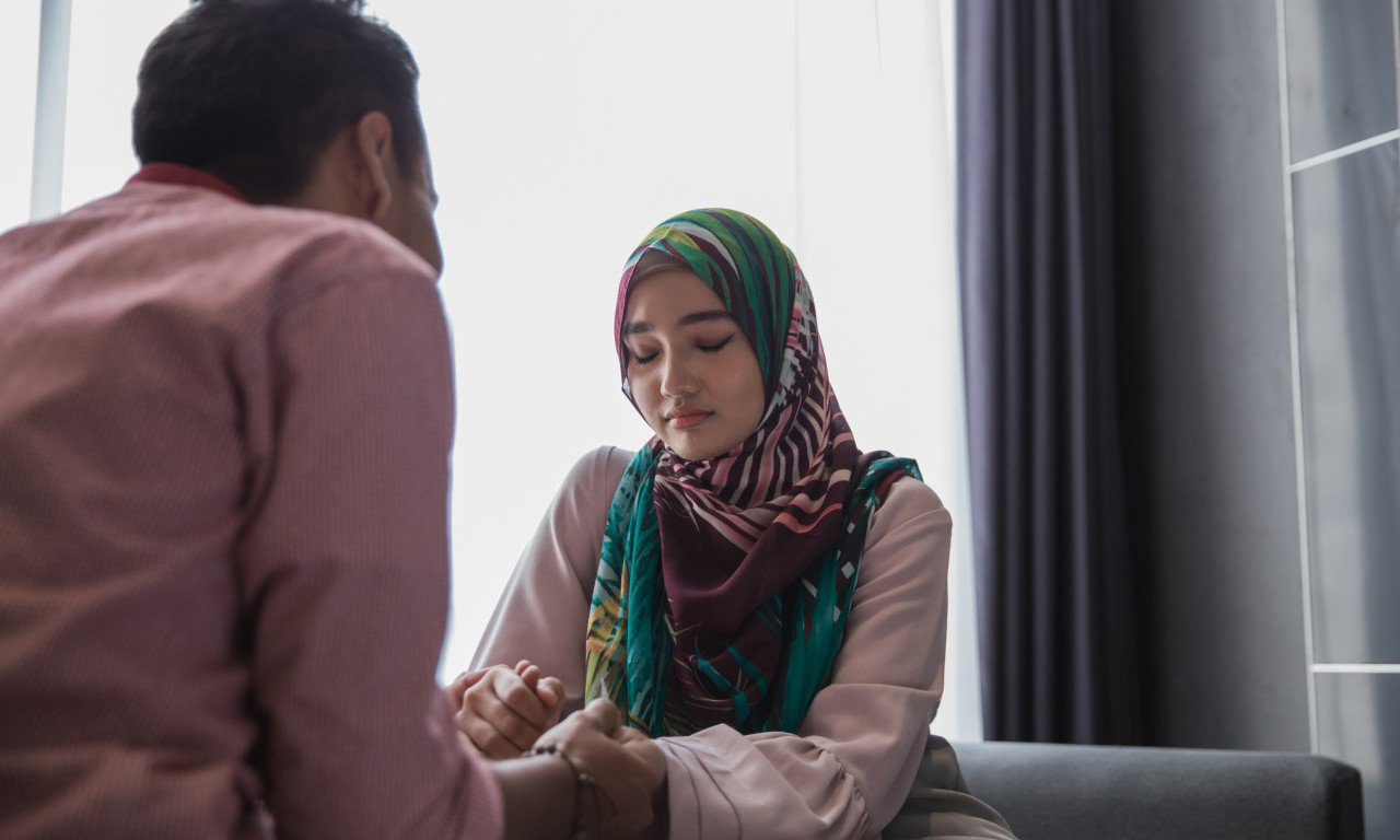 DOBILI 140 UDARACA BIČEM ZBOG SE*SA I PIĆA! Žena se onesvestila od bolova, jezivi prizori iz Indonezije