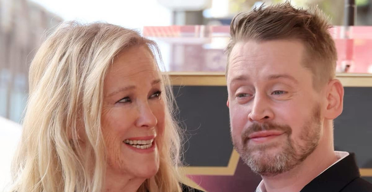 „MAMA, MISLIO SAM DA IMAMO JOŠ VREMENA“: Oglasio se neutešni Mekoli Kalkin – Njegova poruka preminuloj Ketrin O’Hari kida srce! (FOTO)