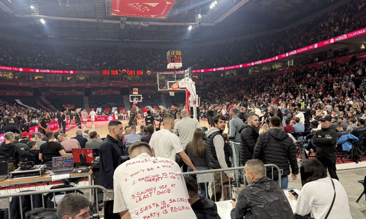 ARENA U DELIRIJUMU, DOŠLI ZLATNI VATERPOLISTI! Glušac i Martinović bodre crveno-bele protiv Dubaija (FOTO+VIDEO)