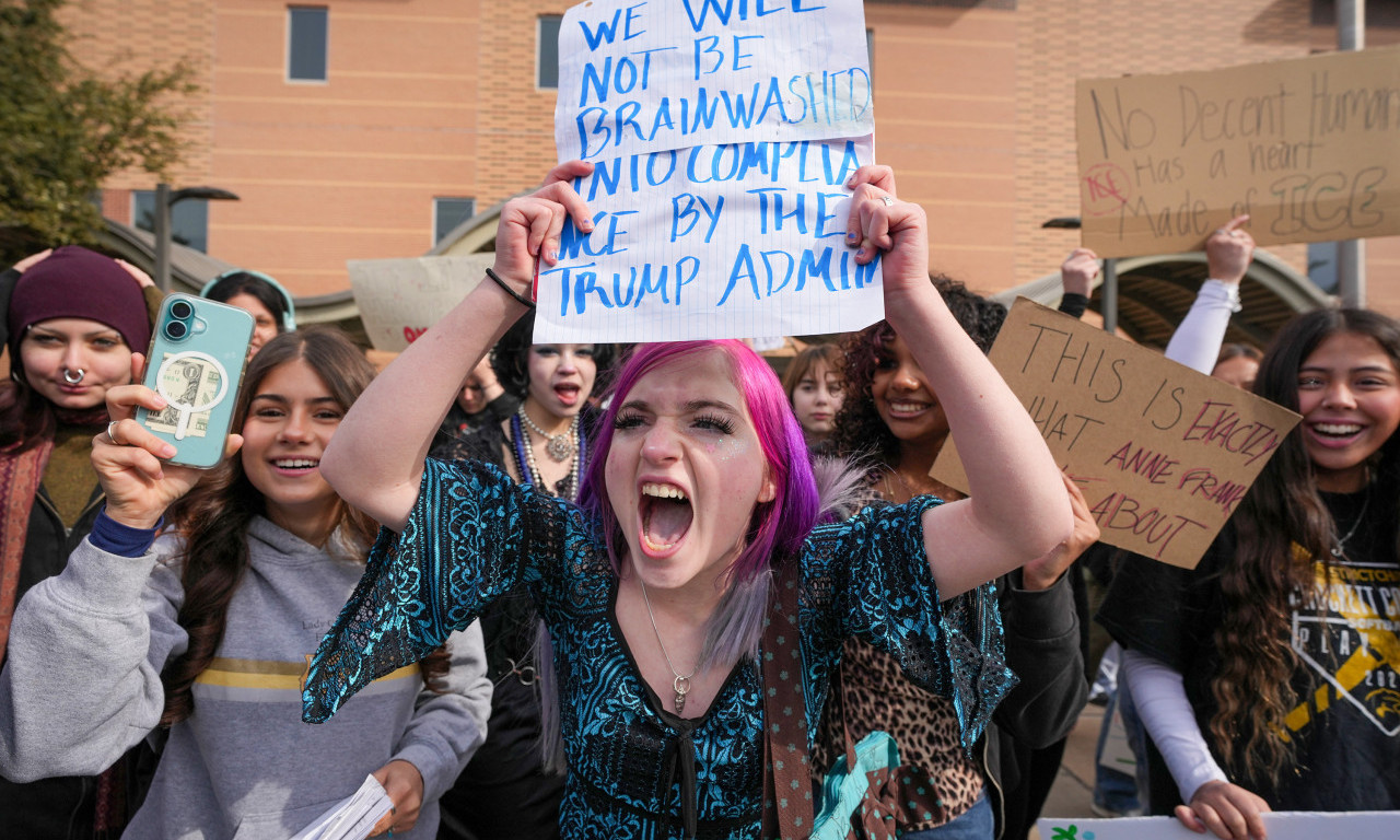 HILJADE LJUDI NA ULICAMA ŠIROM AMERIKE PROTIV FEDERALNIH SLUŽBI U štrajku i studenti, došao Brus Springstin (FOTO+VIDEO)