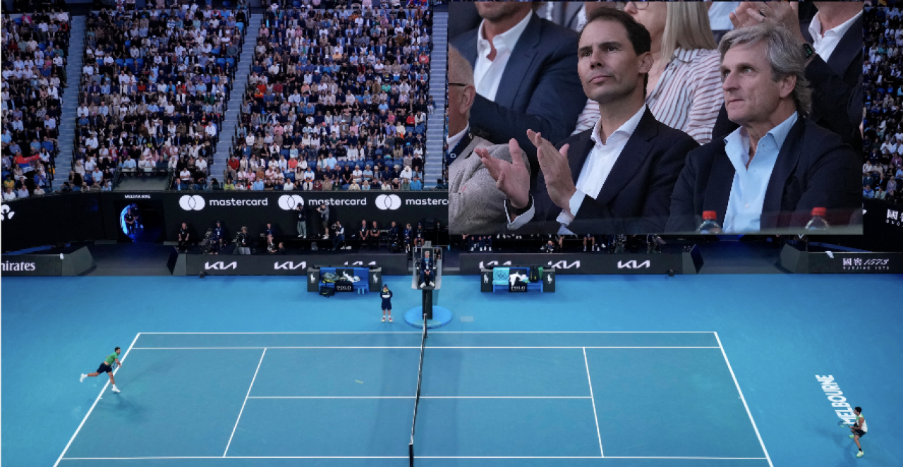 POGLEDAJTE NADALOVU FACU DOK PRATI ĐOKOVIĆA SA TRIBINA Prvo ushićen selfi, a onda... (FOTO)