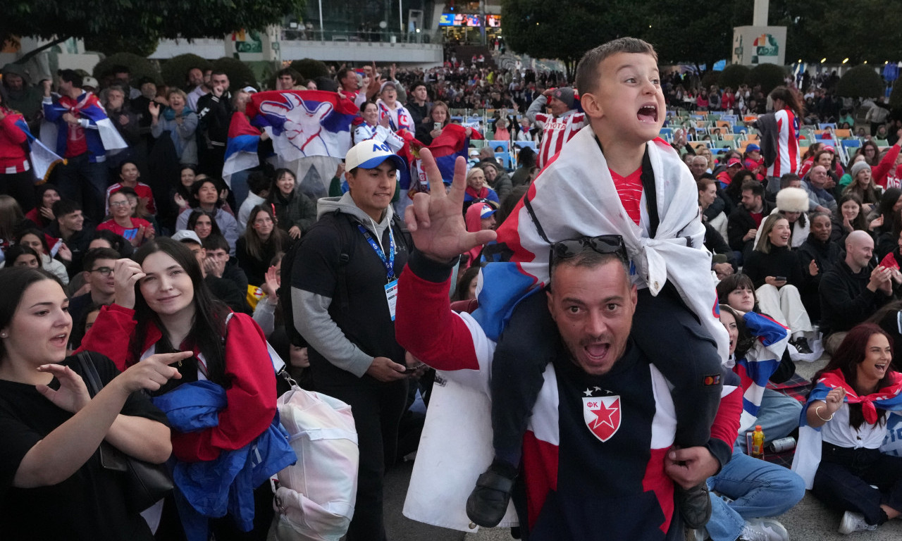 OKUPACIJA MELBURNA - SRBI NIKAD JAČE UZ ĐOKOVIĆA! Prizori sve govore - Australijan open u bojama srpske trobojke (FOTO)