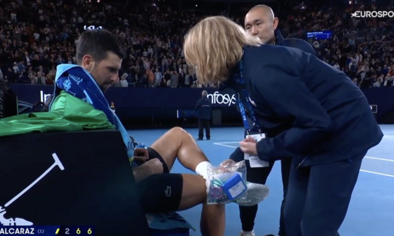 PUNA KESA LEKOVA ZA ĐOKOVIĆA! Otkrivamo šta je Novak tražio od medicinskog tima tokom meča (FOTO)