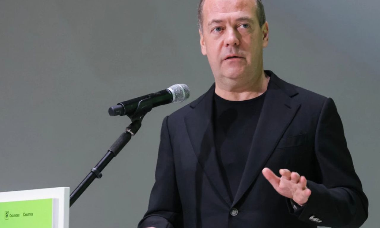 MEDVEDEV O TOME U KOJE SVRHE TRAMP KORISTI DRUŠTVENE MREŽE: "Njegov stil upravljanja je originalan"