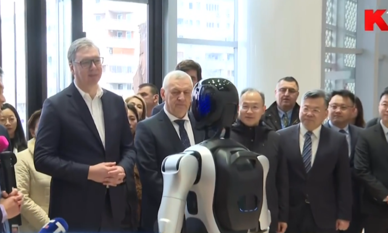 VUČIĆ OČI U OČI SA ROBOTIMA Ovo nas očekuje u budućnosti (FOTO)