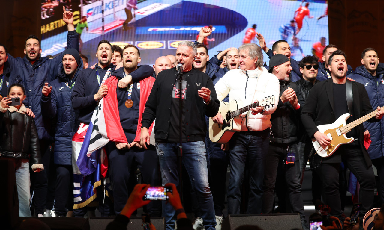 MEDALJA U SENCI USTAŠKIH POKLIČA! Ključala mržnja, orio se Tompson! Skandalozan doček hrvatskih rukometaša (FOTO)