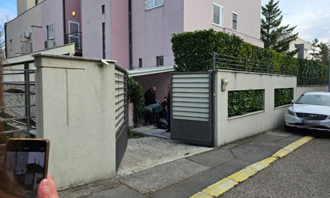 POTRESNE SCENE NA DEDINJU Čolina ćerka Lara utučena, sedi i drži se za glavu (FOTO)