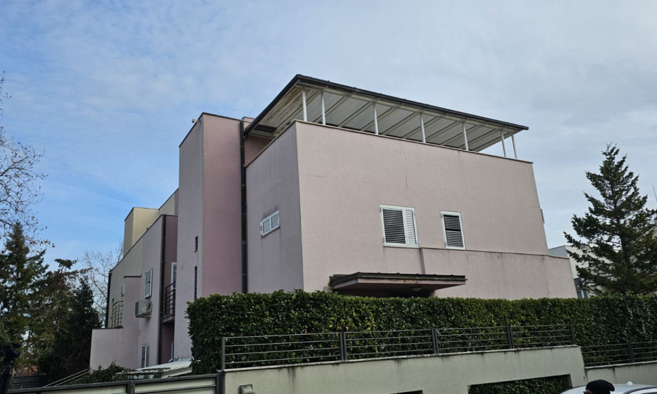 OGLASIO SE ADVOKAT POVODOM BOMBE KOJA JE BAČENA NA ČOLINU KUĆU Evo šta je podvukao