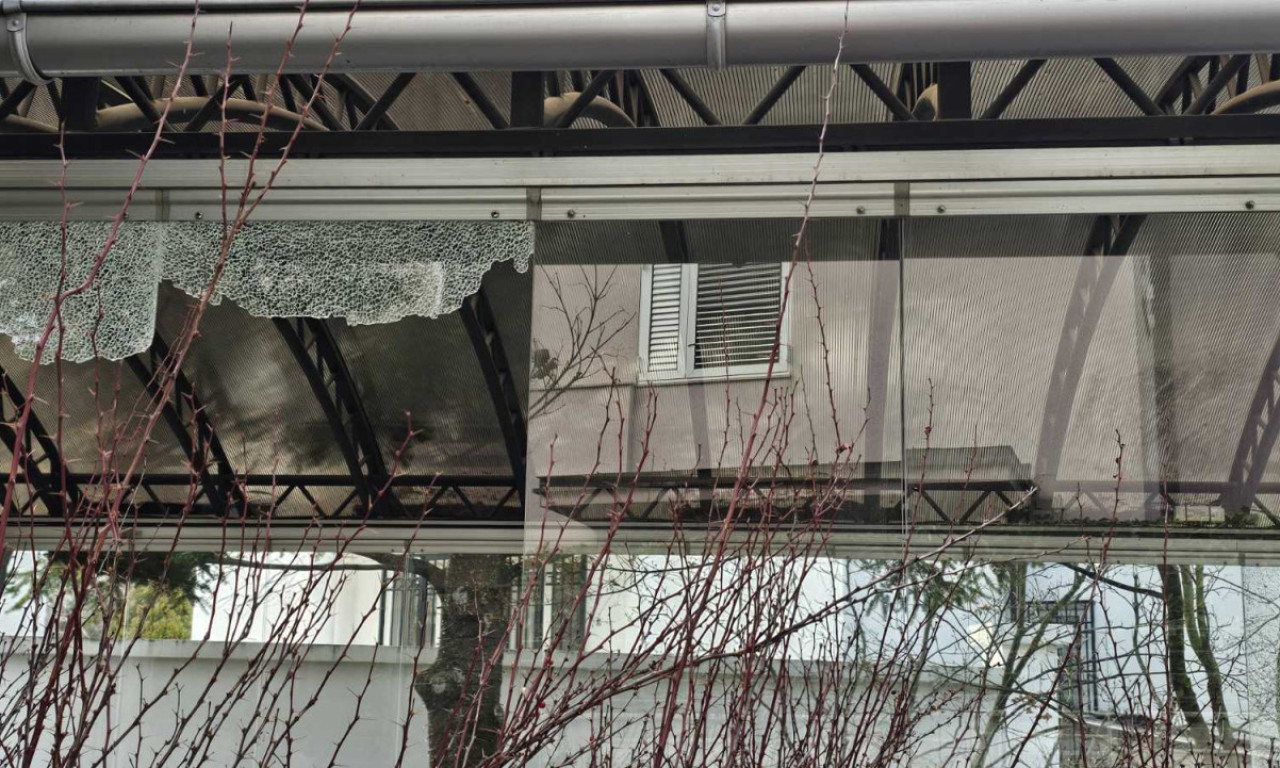 UNIŠTENA I IMOVINA KOMŠIJE ZDRAVKA ČOLIĆA! Bomba napravila karambol na Dedinju, staklo i srča na sve strane (FOTO)