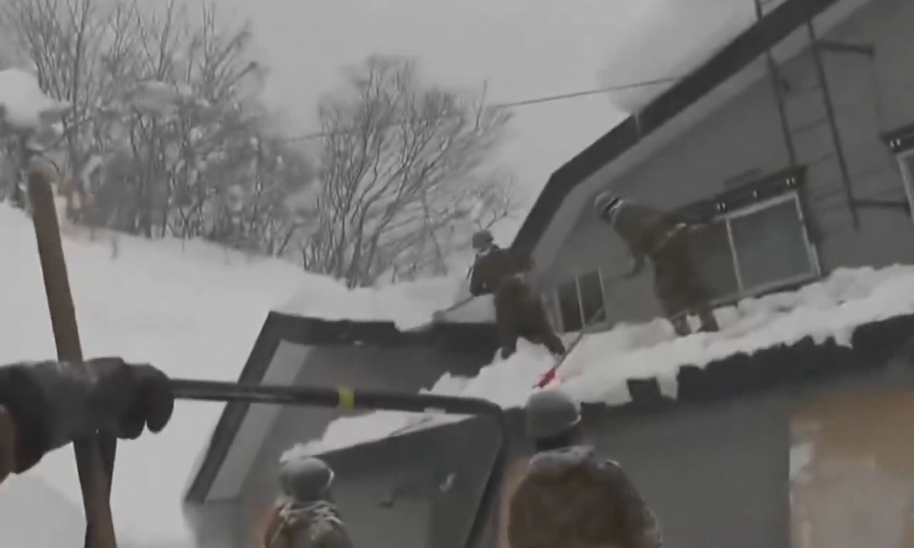U JAPANU PALA REKORNA KOLIČINA SNEGA! 30 mrtvih, vojska pomaže na terenu, pogledajte jezive prizore (VIDEO)