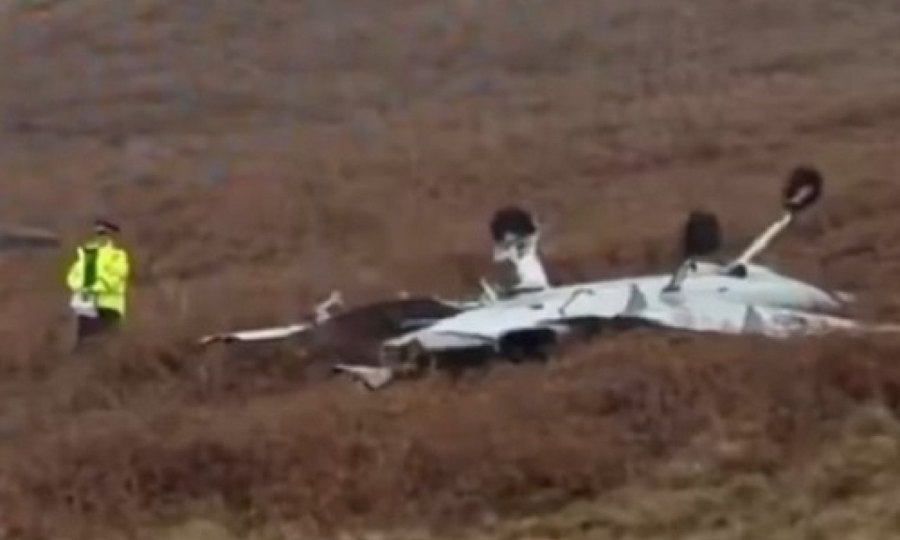 SRUŠIO SE AVION, IMA MRTVIH Nije pomogao padobranski sistem, evo šta se dogodilo (FOTO+VIDEO)