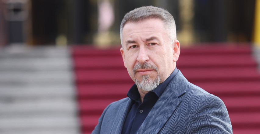 NOVI PODKAST "ZA NAŠIM STOLOM" POMERA GRANICE Autor Duško Vukajlović otkriva šta nas čeka na K1 televiziji (VIDEO)