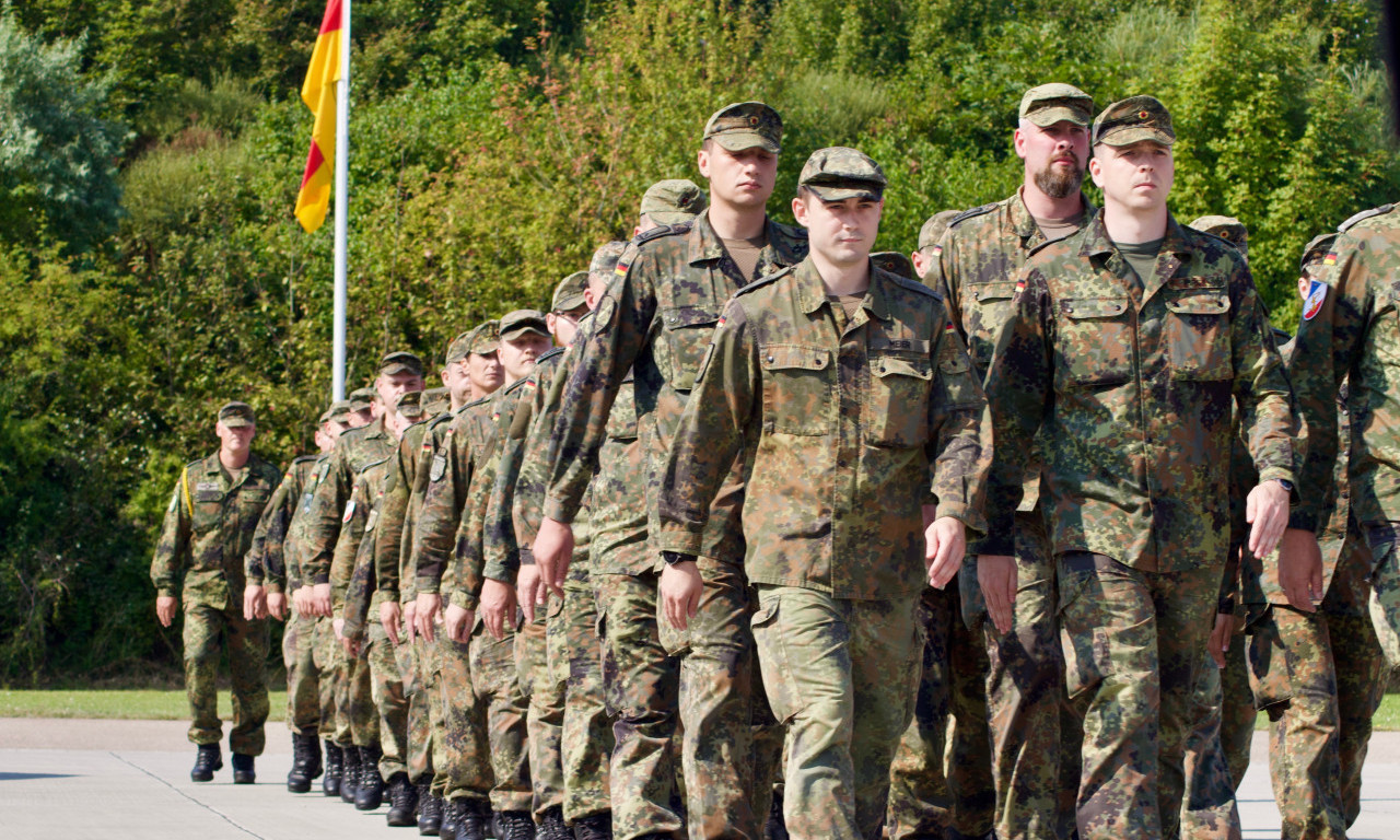 NAJAVILI OPŠTE IZUZEĆE Mladi muškarci ipak mogu u inostranstvo bez dozvole Bundesvera