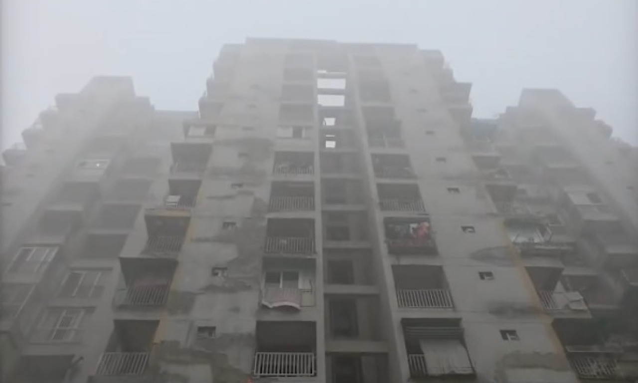 STRAŠNA PORODIČNA TRAGEDIJA, TRI SESTRE SKOČILE SA DEVETOG SPRATA Ostavile oproštajnu poruku, razlog je bizaran (FOTO)