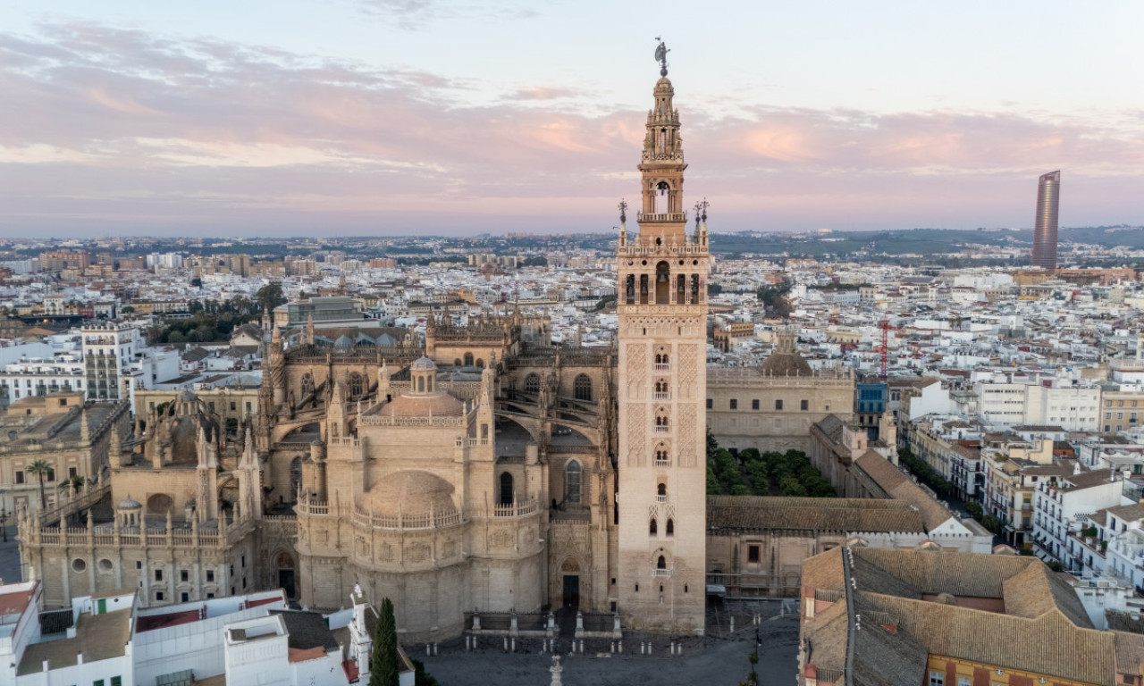 PAO SIMBOL SEVILJE! Oluja Leonardo oštetila čuvenu katedralu