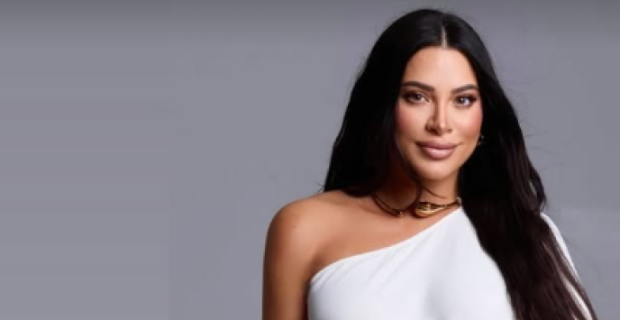 PORODILA SE INA GARDIJAN: Pevačica na svet donela ćerku, ponosni roditelji izabrali ime koje znači "carica"!