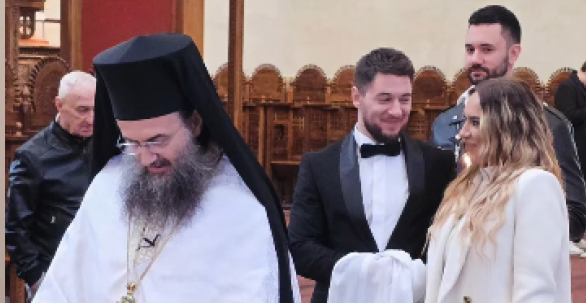VENČALI SE JOCA STEFANOVIĆ I IVA BOJANOVIĆ: Trudna mlada blistala u belom kaputu, otkrili pol bebe (FOTO)