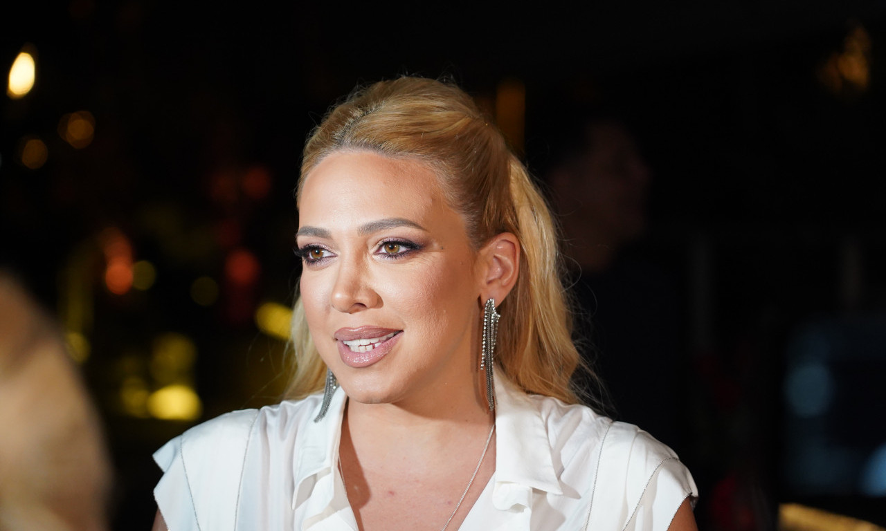 OGLASILA SE MILICA TODOROVIĆ O ROĐENJU SINA Pevačica napisala samo dve reči (FOTO)