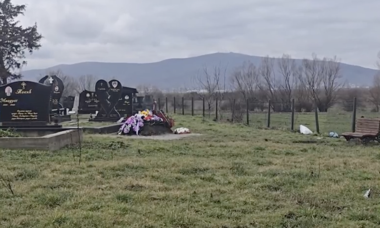 NI MRTVIMA NE DAJU MIRA! Uništen grob Srbina na Kosovu i Metohiji, a srpska trobojka odneta (VIDEO)