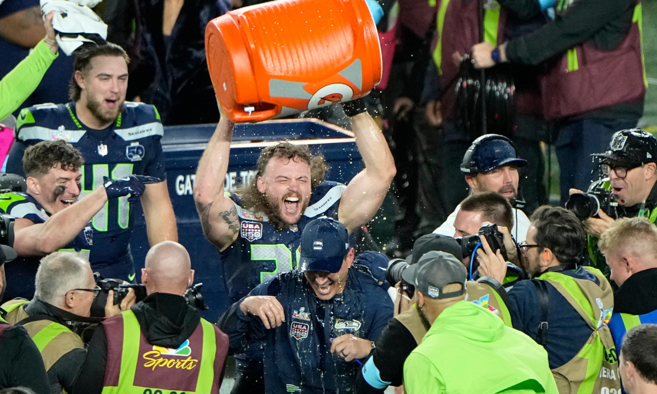 OSVETA SERVIRANA LEDENA! Sijetl deklasirao Nju Ingland u jubilarnom 60. Superboulu (FOTO)