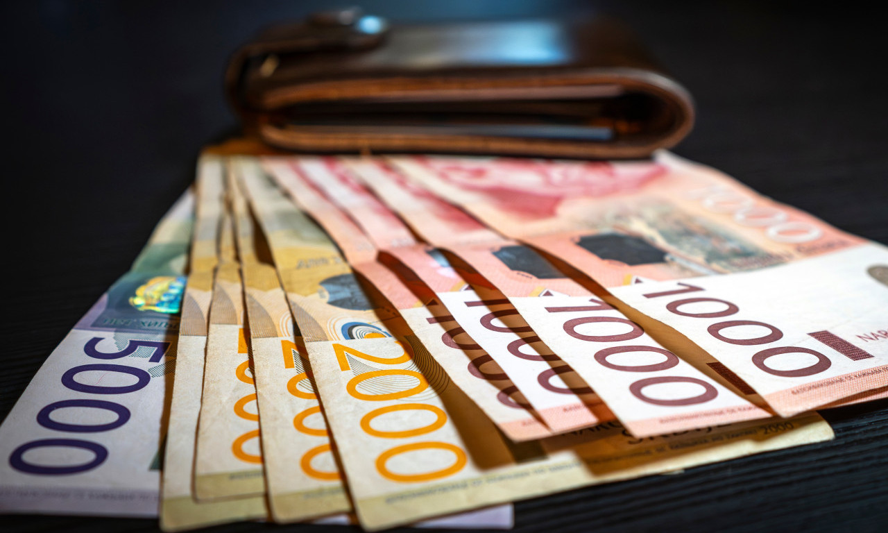 DA LI SU VAM LEGLE PARE NA RAČUN? Proverite! Ova grupa građana danas dobija novac