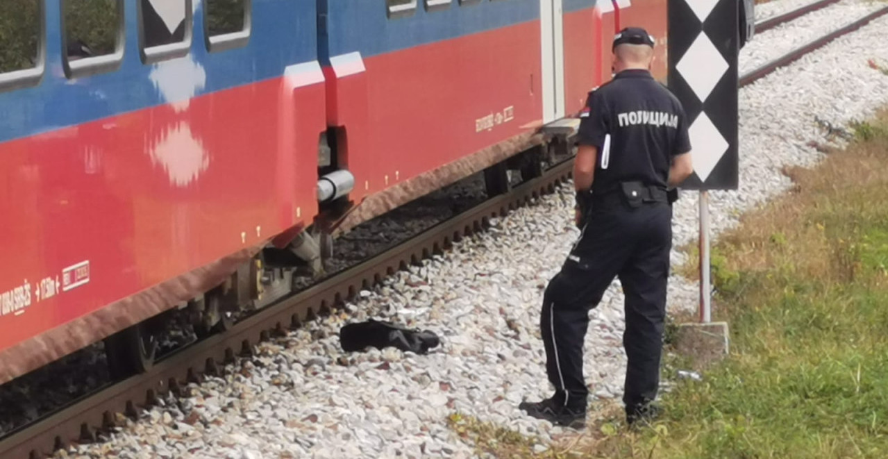 VOZ NALETEO NA KOMBI KOD ČAČKA! Ima povređenih