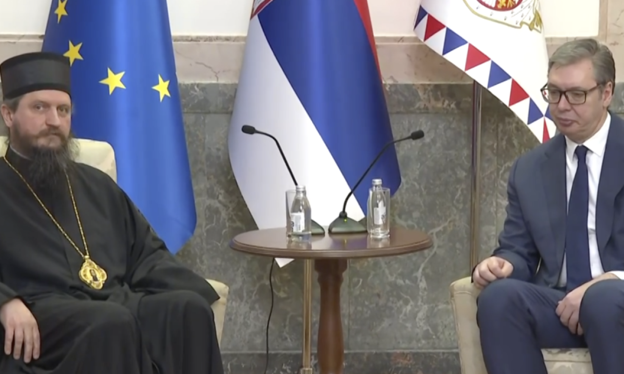 VUČIĆ SA EPISKOPOM SERGIJEM Predsednik sa episkopom bihaćko-petrovačkim Sergijem (VIDEO)