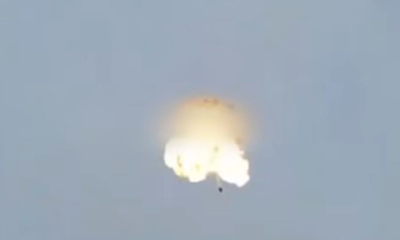 JEZIV SNIMAK VAZDUŠNE BORBE: Ukrajinski F-16 oborio Šaheda, dok su u drugom napadu stradali majka i dete (VIDEO)