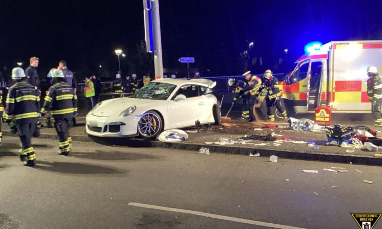 SRBIN POGINUO U MINHENU! Vozač povređen u teškoj saobraćajki, poršeom "ispravio krivinu" i udario u stub (FOTO)