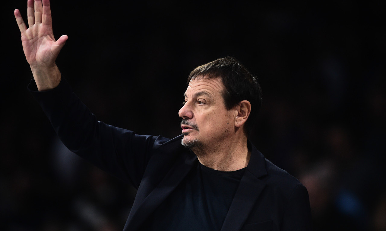 ZAO, GORI, ERGIN ATAMAN! Pogledajte šta je radio na meču Srbija - Turska iz prvog reda tribina (VIDEO)