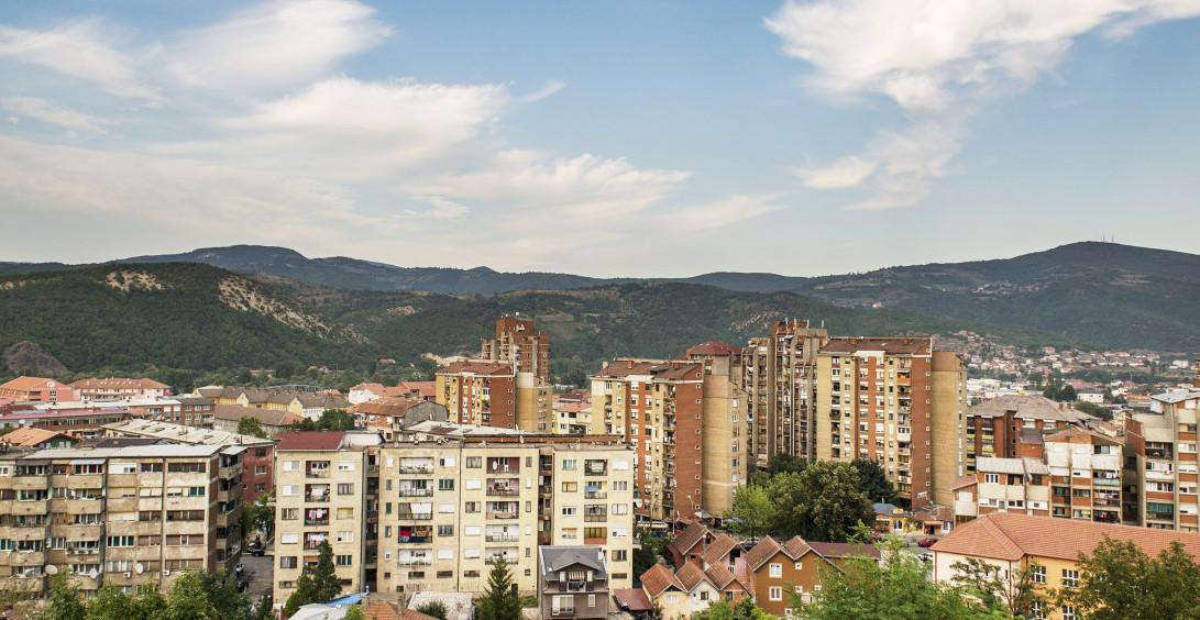 NEPOZNATI LJUDI UPALI U REKTORAT U KOSOVSKOJ MITROVICI! Traže da se FTN iseli u roku od 30 dana!